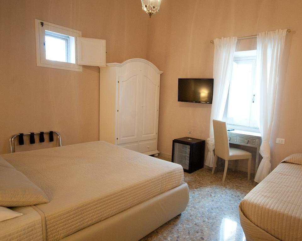 Suite Barocca Noto Cameră foto