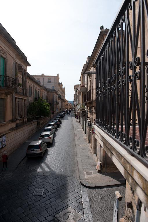 Suite Barocca Noto Cameră foto