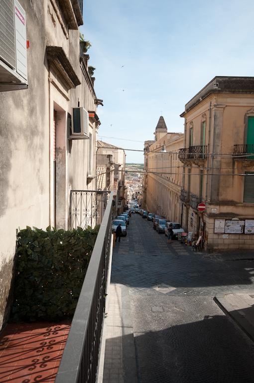 Suite Barocca Noto Cameră foto