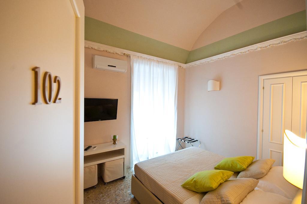 Suite Barocca Noto Cameră foto